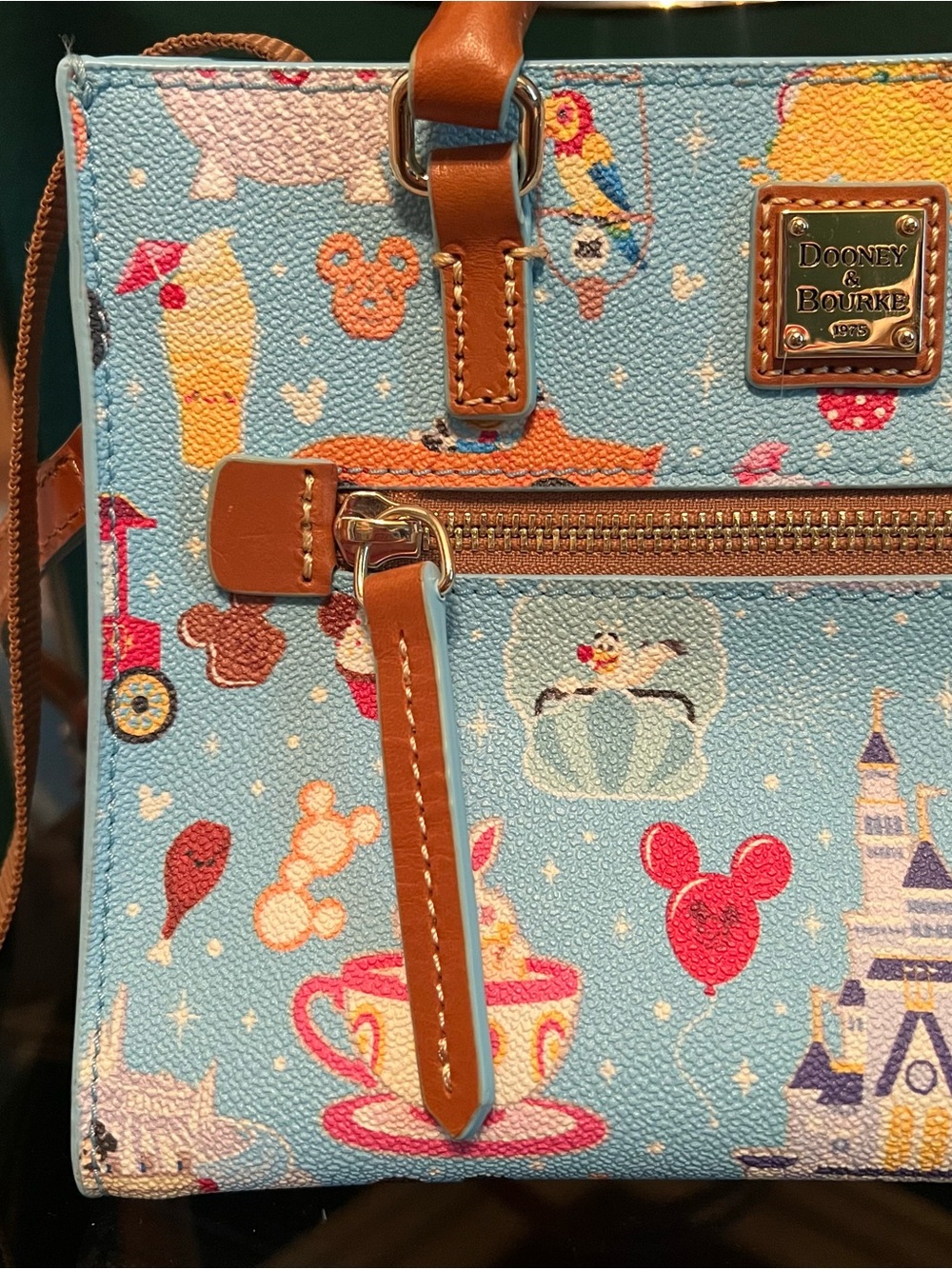 Disney Dooney & Bourke Bag Jerrod Maruyama Theme Park Icons Zip Crossbody Bag - Picture 2 of 14